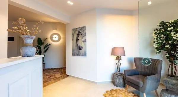 Pinelopi Beach Suites