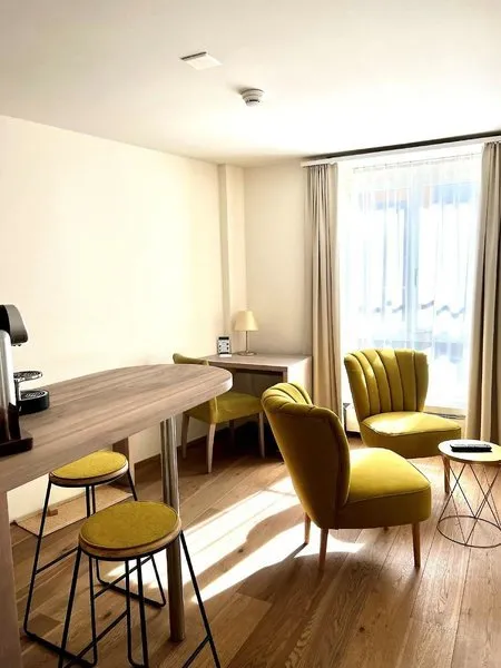 Platzhirsch Hotel & Bar