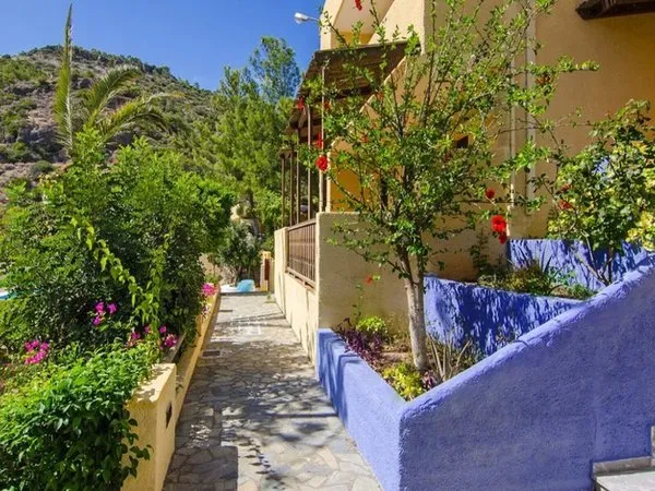 Porfyra Village