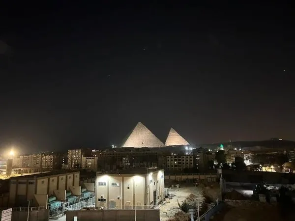 Pyramid Front Hotel