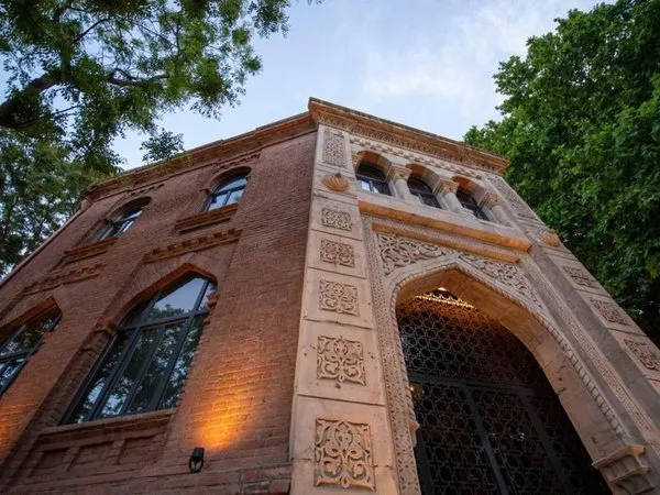 Qarvasla Hotel