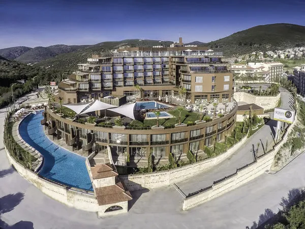 Qlusive Hotel