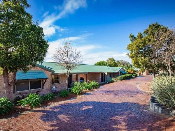 Quality Apartments Banksia Gardens.