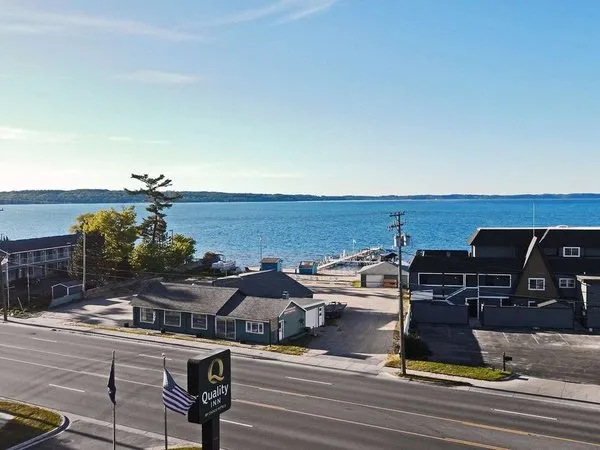 Quality Inn By The Bay