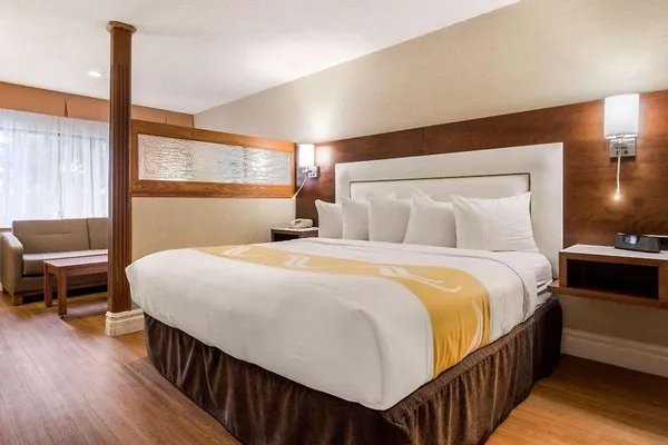 Quality Inn & Suites & Centre de Conférences Gatineau