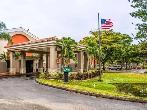Quality Suites Airport
