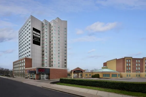 Radisson Hotel & Suites Fallsview