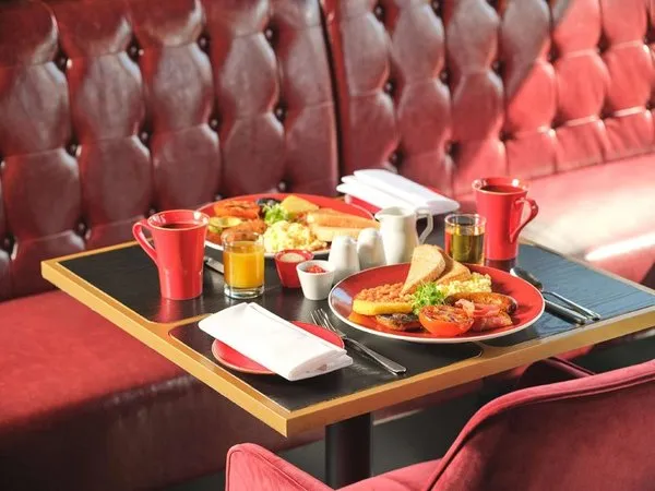 Radisson Red London Gatwick Airport