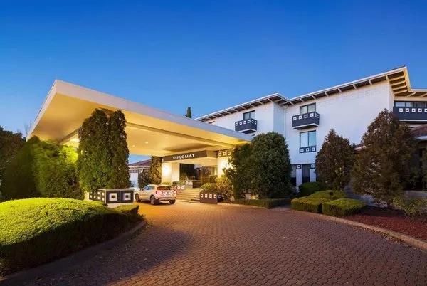 Ramada by Wyndham Diplomat Canberra
