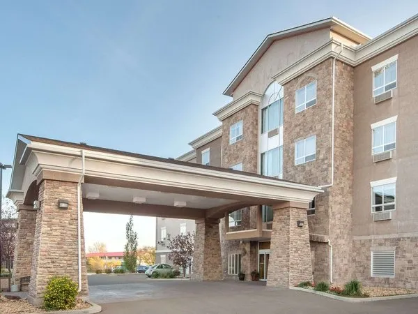 Ramada by Wyndham Drumheller Hotel & Suites