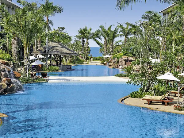 Ravindra Beach Resort & Spa