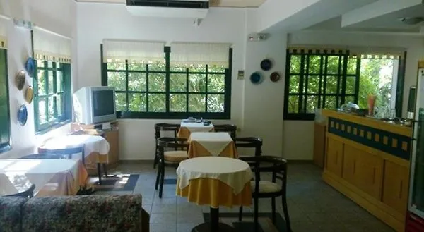 Rea Hotel & Studios