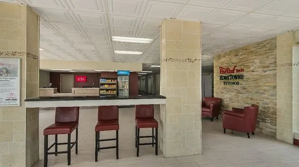 Red Roof Inn & Conference Center Chicago - N Aurora/ Naperville