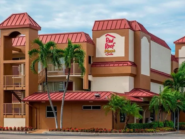 Red Roof PLUS+ And Suites Naples Downtown-5th Ave S