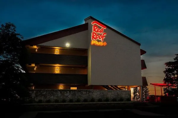 Red Roof PLUS+ Chicago - Naperville