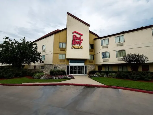 Red Roof PLUS+ Houston - Energy Corridor