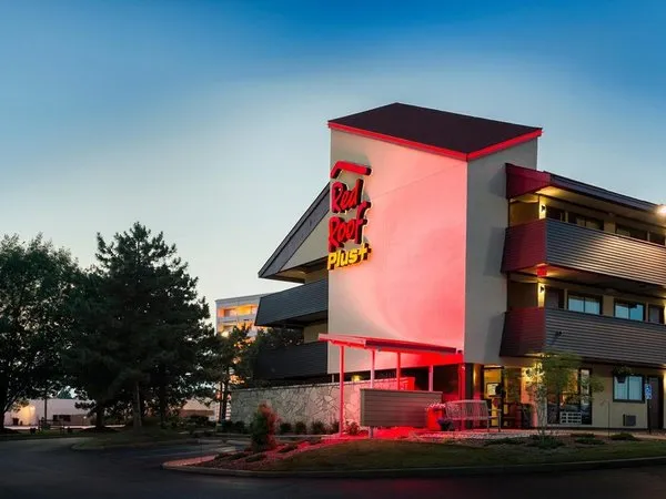 Red Roof PLUS+ St Louis - Forest Park/Hampton Ave