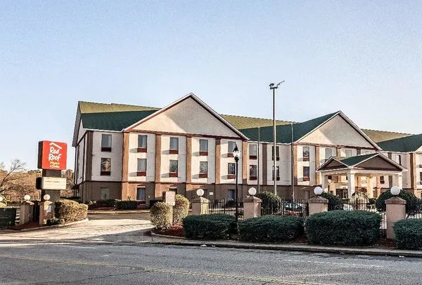 Red Roof Plus & Suites Atlanta Airport South