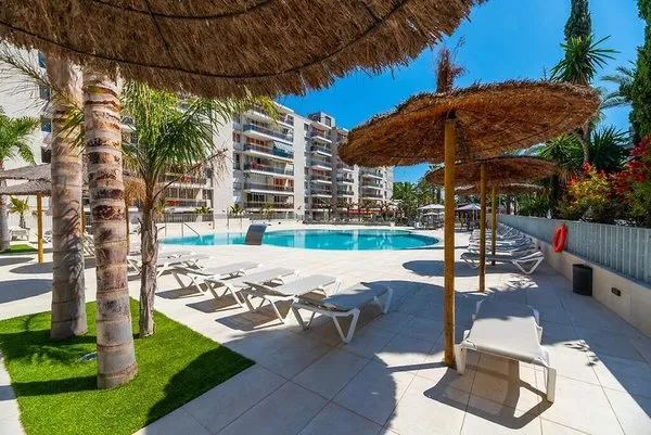 Rentalmar Salou Playa Family Suites & Pool