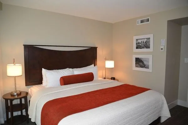 Rosedale on Robson Suite