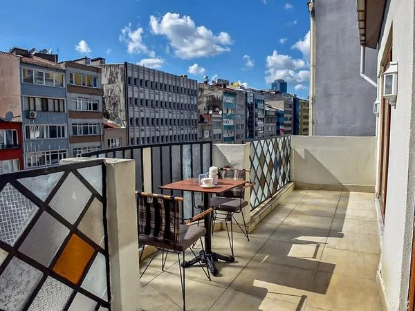 Royal Garden Suite Hotel