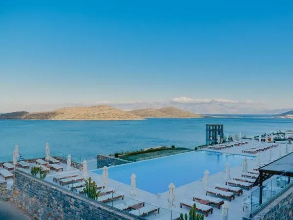 Royal Marmin Bay Boutique & Art Hotel