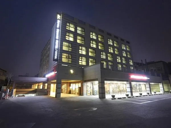 Royal Square Hotel