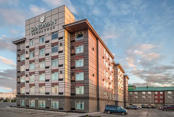 Sandman Signature Calgary Airport Hotel