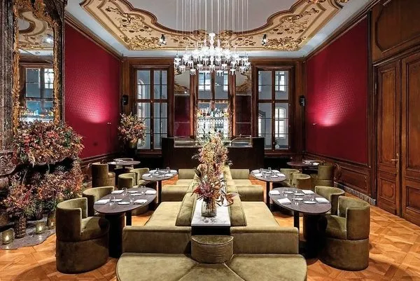 Sapphire House Antwerp, Autograph Collection
