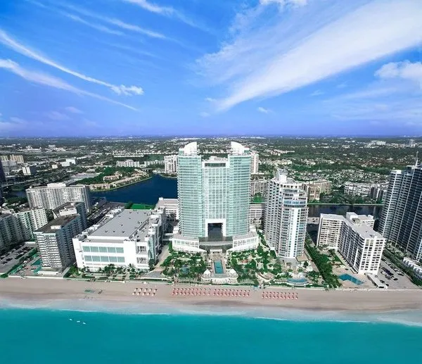 Signia by Hilton Diplomat