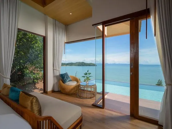 Sinae Phuket Luxury Hotel