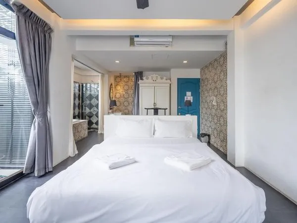 Sky Lantern Hotel