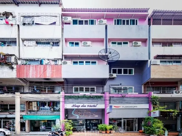 Sleep Dee Hostel