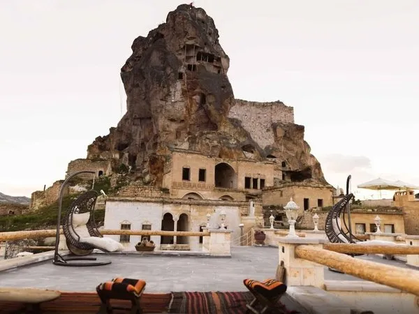 Solo Cave Suites