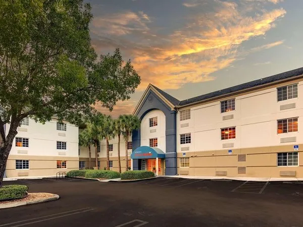 Sonesta Simply Suites Miami Airport Doral