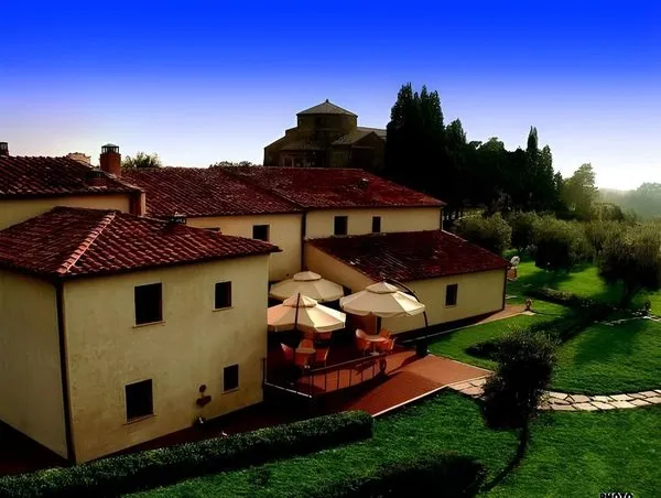Sovana Hotel Resort