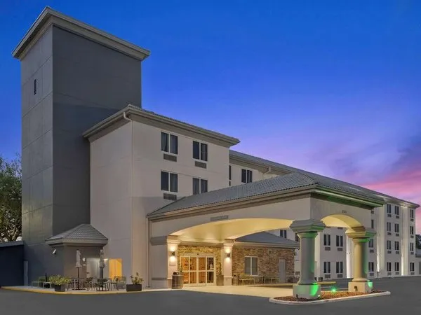 Spark by Hilton Orlando near SeaWorld