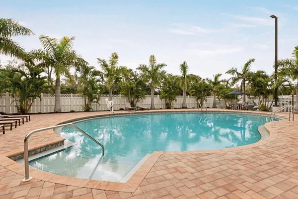 Spark by Hilton Sarasota Siesta Key Gateway
