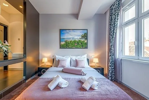 Starlight Luxury Rooms