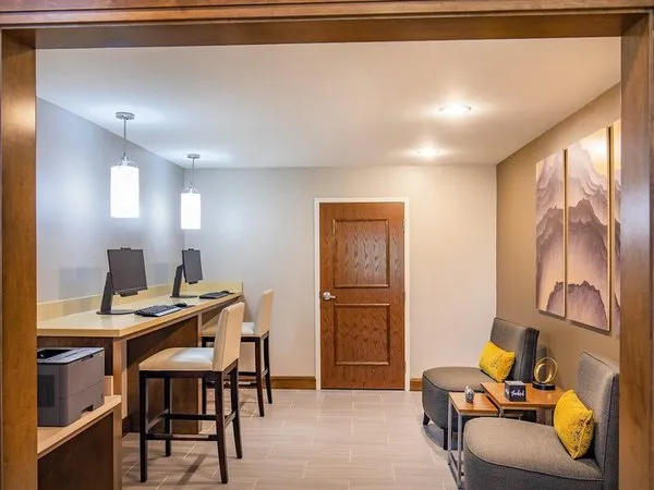 Staybridge Suites Charlottesville Airport