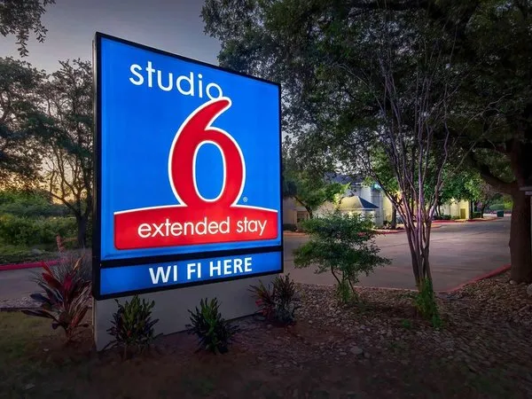 Studio 6 Austin Midtown