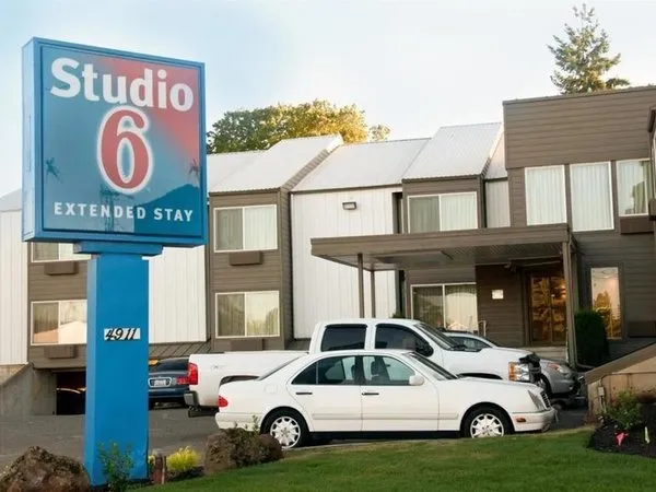 Studio 6 Portland OR