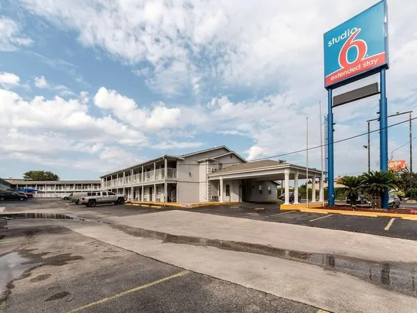 Studio 6 San Antonio, TX - Fort Sam Houston Area