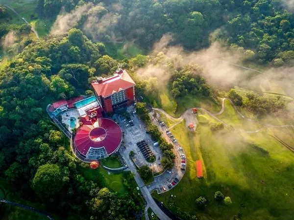 Summit Rainforest & Golf Resort