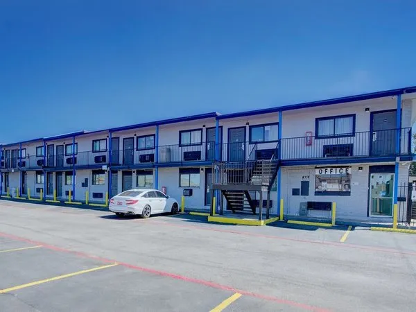 Super 7 Inn By OYO San Antonio NW Medical Center