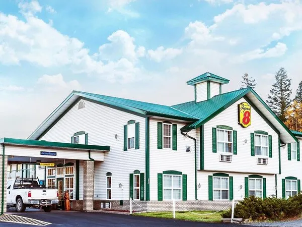 Super 8 by Wyndham 100 Mile House