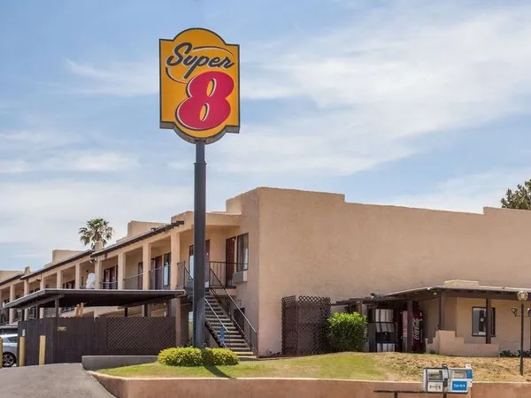 Super 8 by Wyndham Barstow