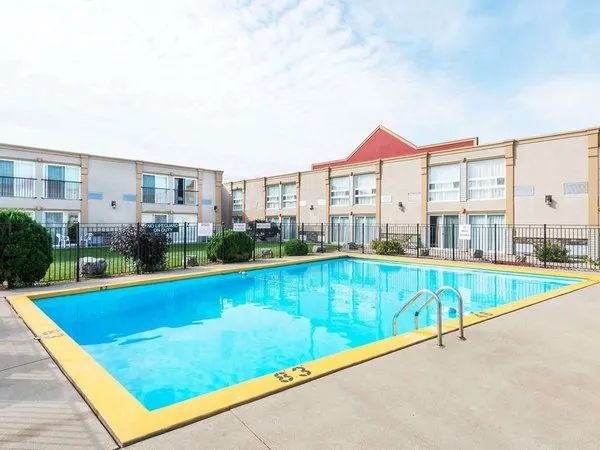 Super 8 by Wyndham Cambridge/Kitchener/Waterloo Area
