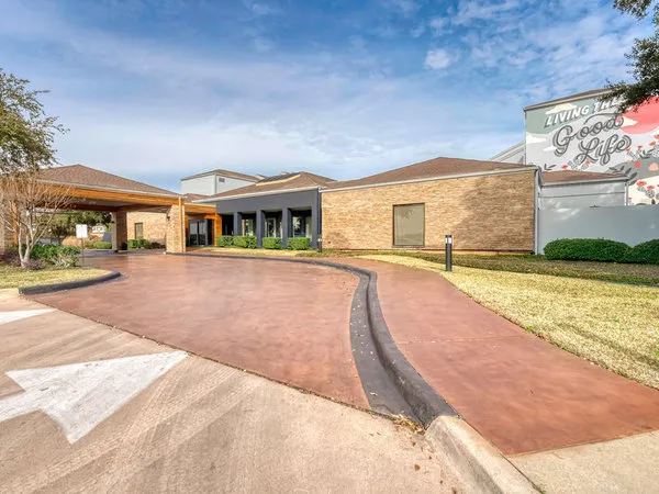 Super 8 by Wyndham Dallas Love Field Airport