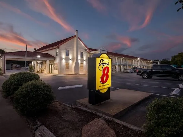 Super 8 by Wyndham Fredericksburg